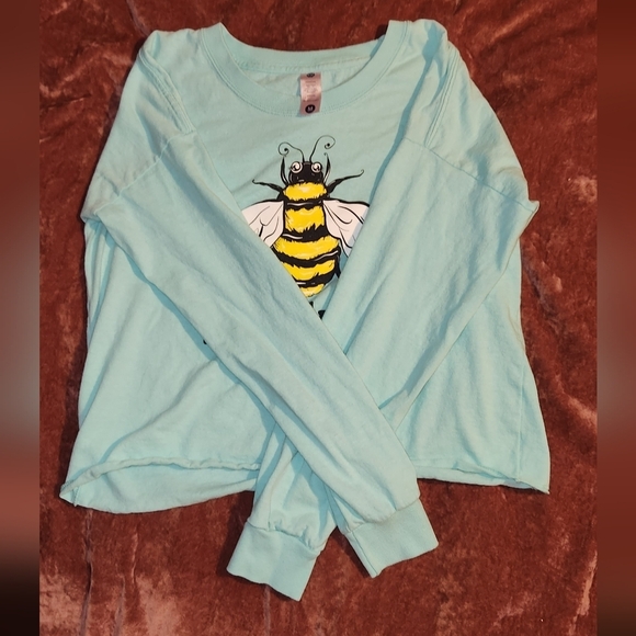 Simply Southern Bee Kind Long Sleeve Medium Blue Cropped Tshirt - Picture 3 of 6